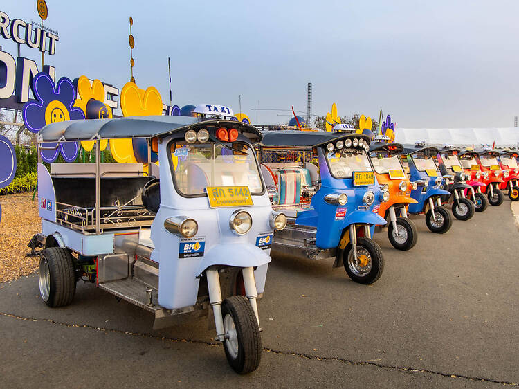 Soft power กลับมาแล้ว! เหล่าซูเปอร์สตาร์ MotoGP เตรียมลงแข่ง Tuk Tuk Challenge ใน Thailand Grand Prix