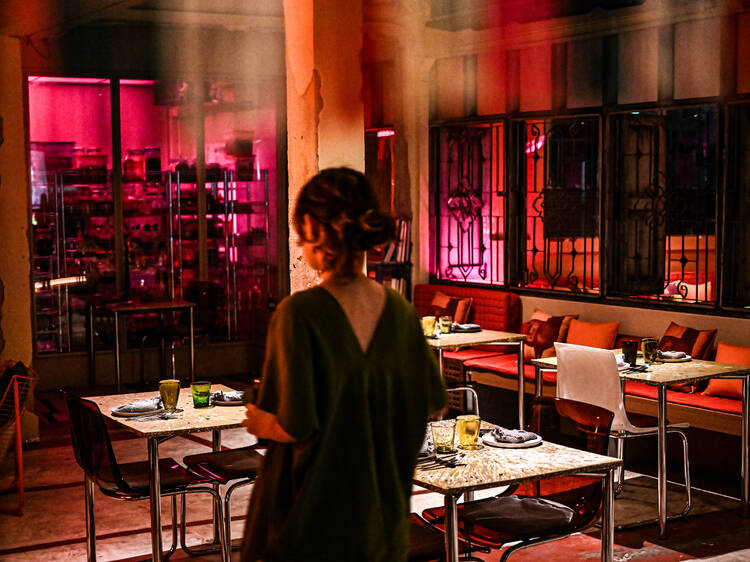 ร้านอาหารเมดิเตอร์เรเนียนที่ซ่อนตัวในโกดังลับย่านตลาดน้อย กับการปรุงที่นิยามใหม่จากวัตถุดิบไทยแท้