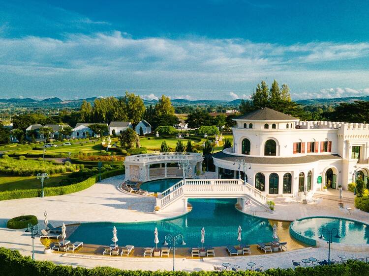 โรงแรมปราสาทเทพนิยายแห่งเขาใหญ่ที่น่าจับตามอง กลับมาพร้อมกับบรรยากาศใหม่ๆ